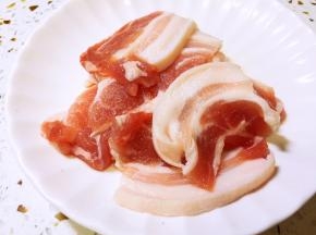 五花肉切薄片
