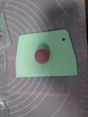 每个面团揉成光滑的小面团，滚圆