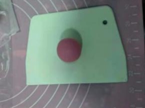 每个面团揉成光滑的小面团，滚圆