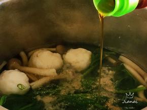 淋入少许香油增香。