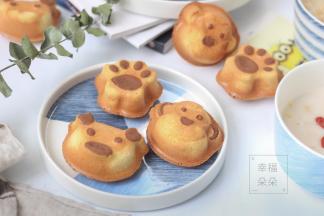 出炉后立即倒扣在晾网上，脱模晾凉即可