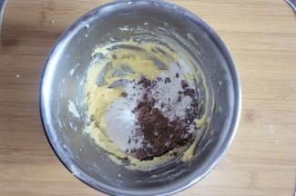 同样方法制作可可面团