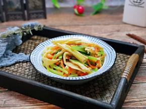 色彩搭配的一道家常菜。