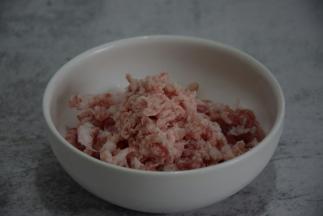 猪肉打成/剁成肉糜