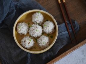 原汁原味的珍珠丸子就做好了。