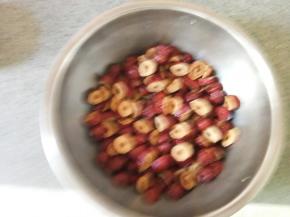 去核红枣剪成小点的块（照片拍糊了）