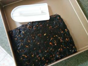 借助擀面杖之类的工具整形成方形