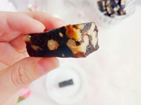 等凉了以后切成大小均匀的块密封冷藏保存