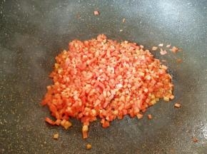 加入生抽翻炒均匀。