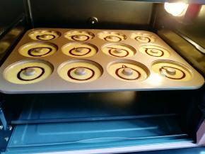 送入预热好的烤箱。