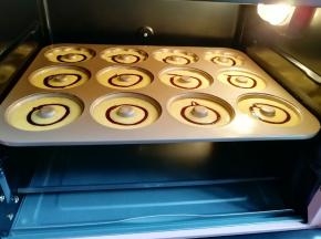 送入预热好的烤箱。