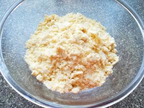 加入香蕉泥揉搓均匀。