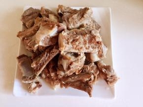 排骨捞出洗净沥干水分