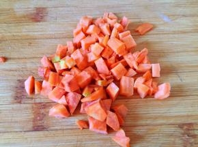 胡萝卜切小丁
