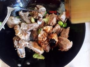 放入老抽