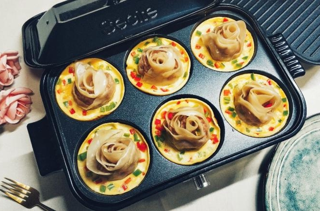 多功能锅--六连盘玫瑰花抱蛋煎饺