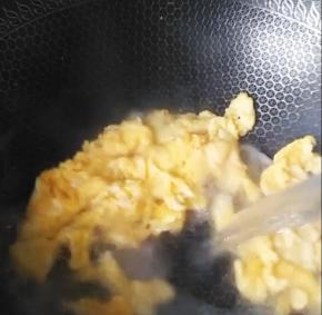 加入开水，烧开