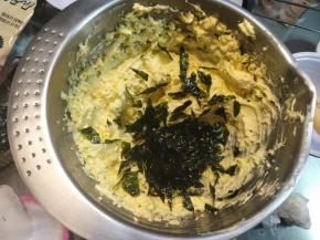 海苔剪碎加入。
