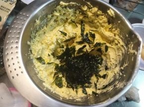 海苔剪碎加入。