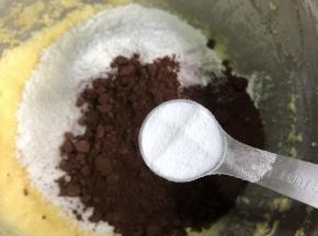 放入泡打粉