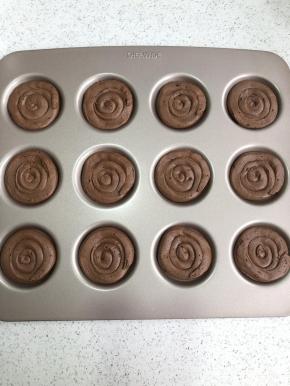 挤好，面糊状态是比较稠的，有纹路很正常。