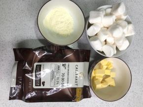 .夹馅部分材料准备好。