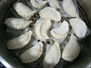 冷水上锅蒸，上汽后蒸12分钟关火焖3分钟再开锅