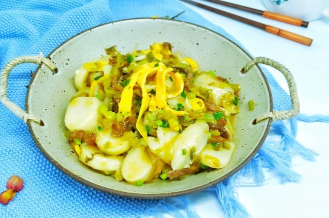 酸菜牛肉年糕汤