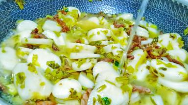 加开水一碗，喜欢汤汁多的可以多放一点。