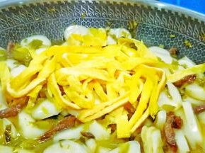 汤汁差不多加鸡蛋丝。