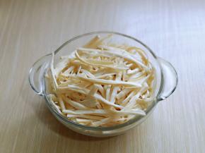 抓拌均匀，腌制15分钟。