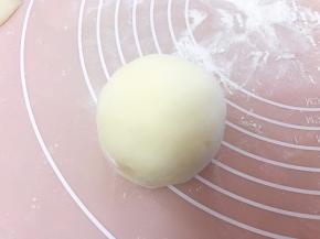 包好收口
全部做好后密封放入冰箱冷藏几个小时再食用