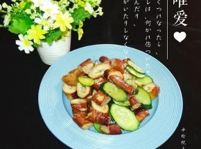 黄瓜炒熏肥肠成品图