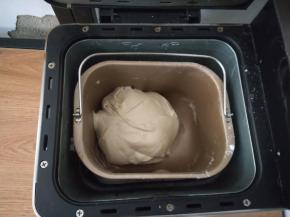 到时间后，揉成一块面团。