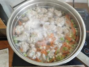 快速的全部下入锅内。