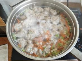 快速的全部下入锅内。