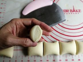 用切面刀切成10等份，可以看到切面没有气孔