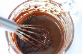 成细腻的液态。如果隔热水，最好不要超过50度。