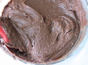 再和剩余的蛋白混合，还是用翻拌的手法。