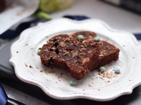 浓郁的巧克力口味蛋糕就完成了。