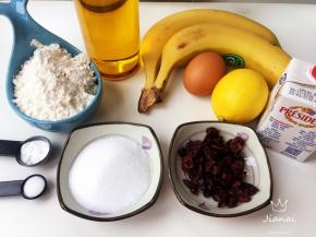 食材一览，蔓越莓洗净，温水浸泡三十分钟。