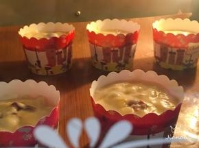 送入烤箱中层，上下火180度烤25分钟，出炉晾凉。
