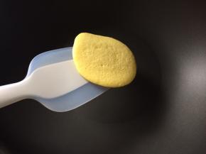 乐葵配的铲子很好用，翻面再煎一分钟即可