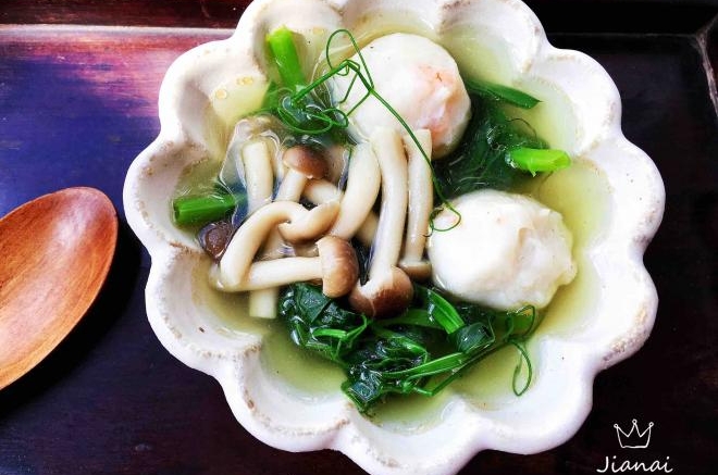养生豌豆尖虾丸汤