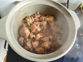 加入蚝油，翻炒均匀。