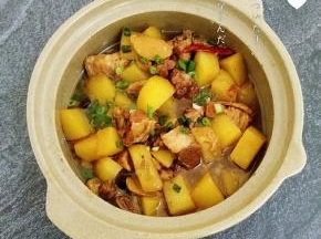 牛腩土豆煲成品图