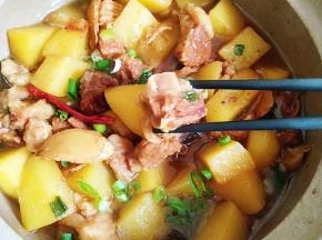 牛腩土豆煲成品图