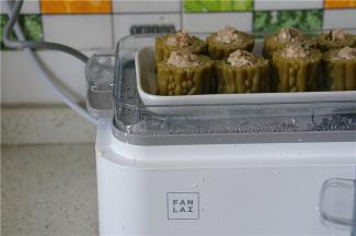 如图就是蒸好的样子，那点汤汁不要倒了，用来拌饭也是极好的呢。