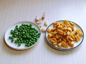 准备好所有食材。
