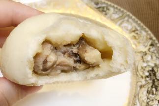 一口咬下去，肉汁与冬菇汁满嘴飘香。
